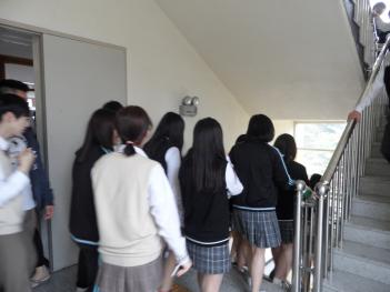 ȭ������Ʒ� ÷���̹���